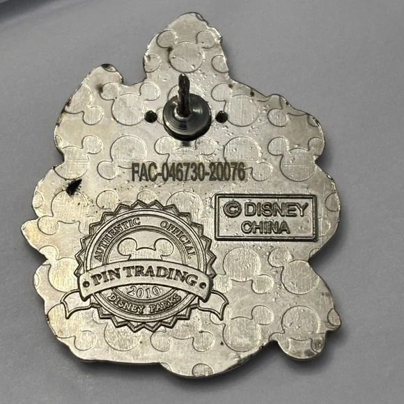 Disney Ursula, Little Mermaid, 2010 trading pin, Villians - Picture 3 of 3